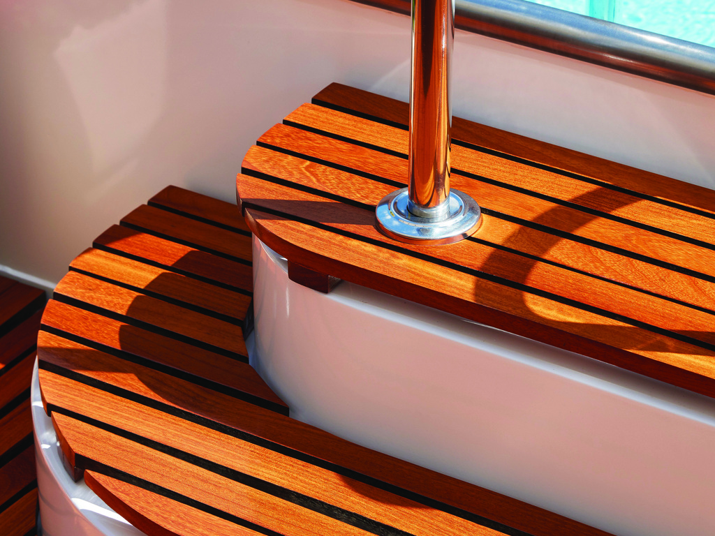 Amaryllis, A Belmond Boat – Burgundy