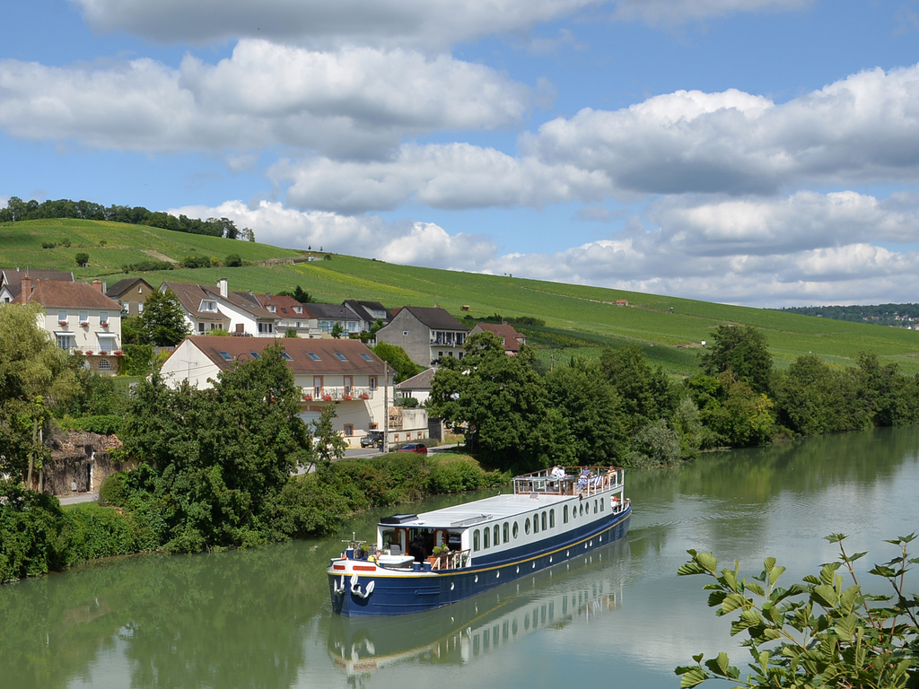 Kir Royale - Marne River & Canal Latéral à la Marne