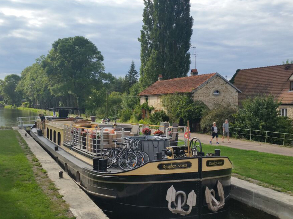 Rendez-Vous - Burgundy Canal