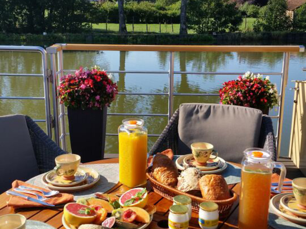 Rendez-Vous - Burgundy Canal